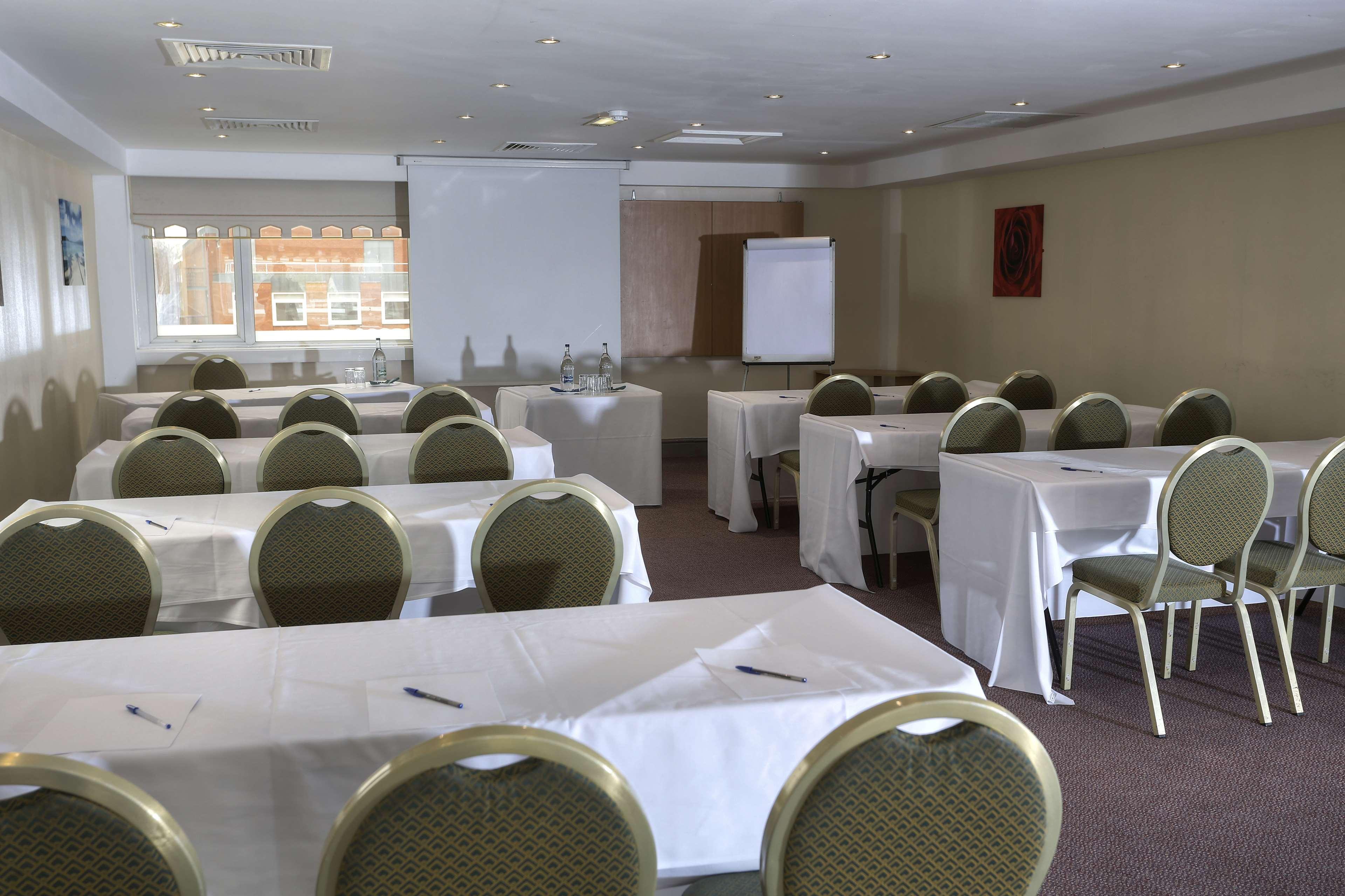 אלטרינצ'אם Cresta Court Hotel מראה חיצוני תמונה
