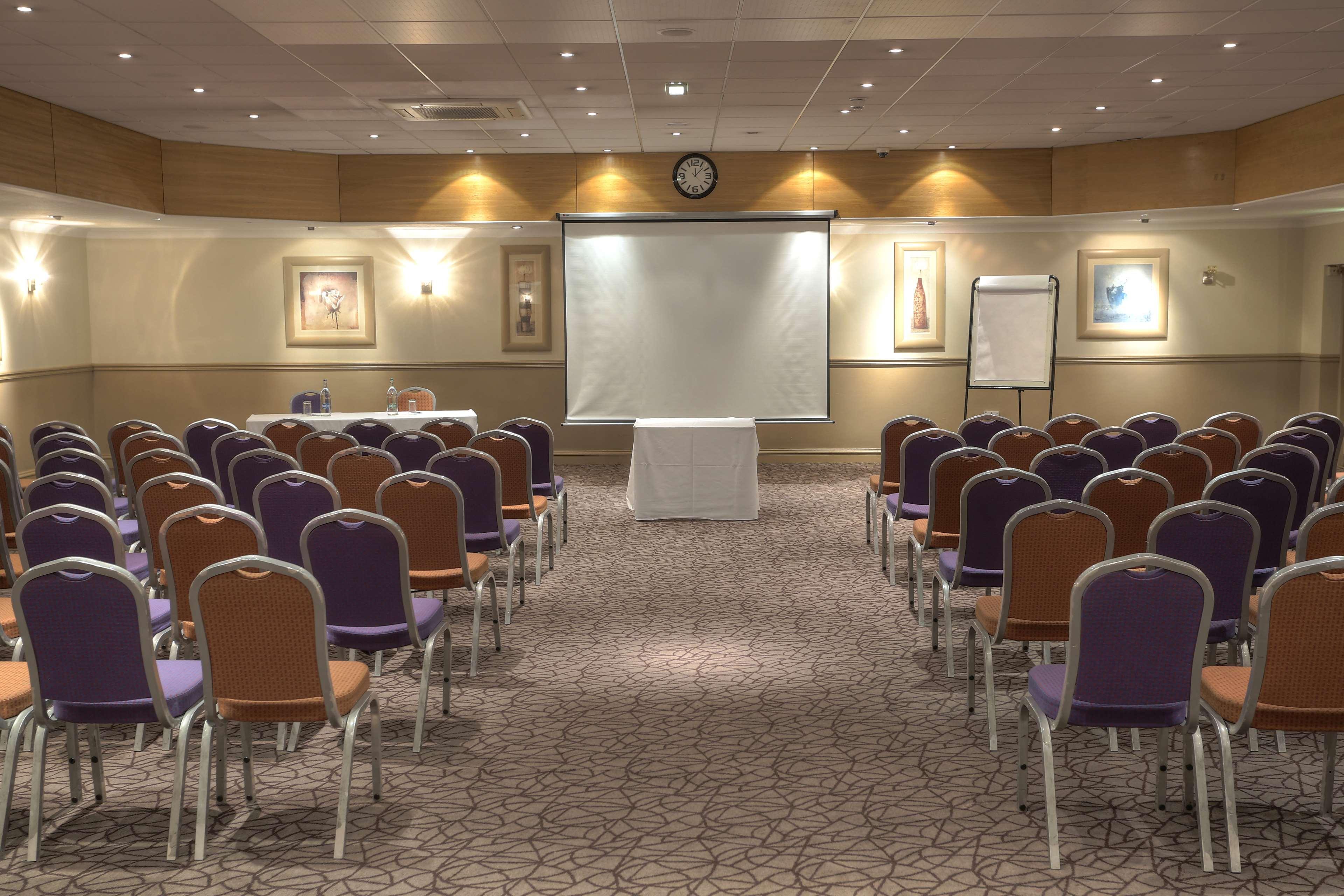 אלטרינצ'אם Cresta Court Hotel מראה חיצוני תמונה