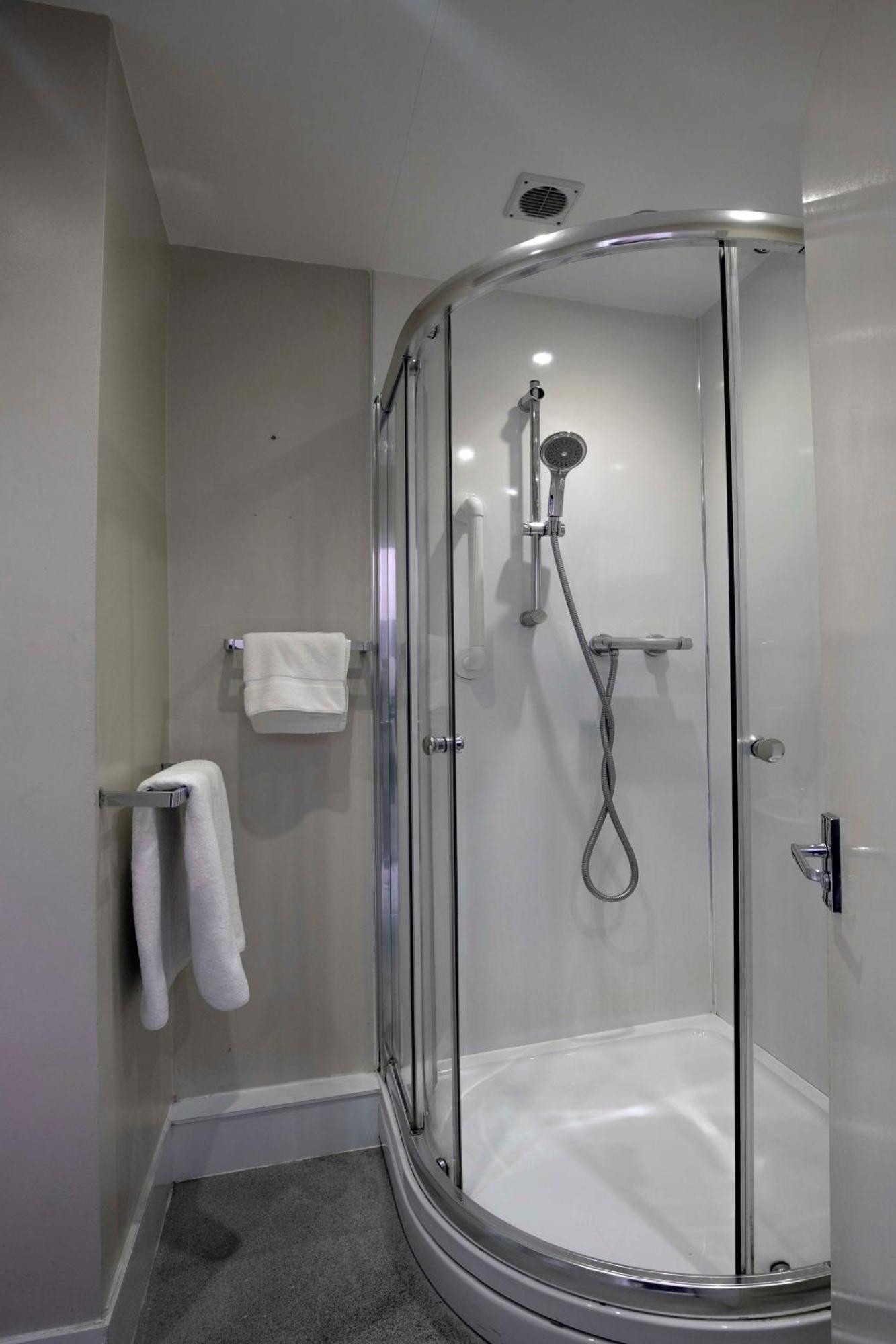 אלטרינצ'אם Cresta Court Hotel מראה חיצוני תמונה