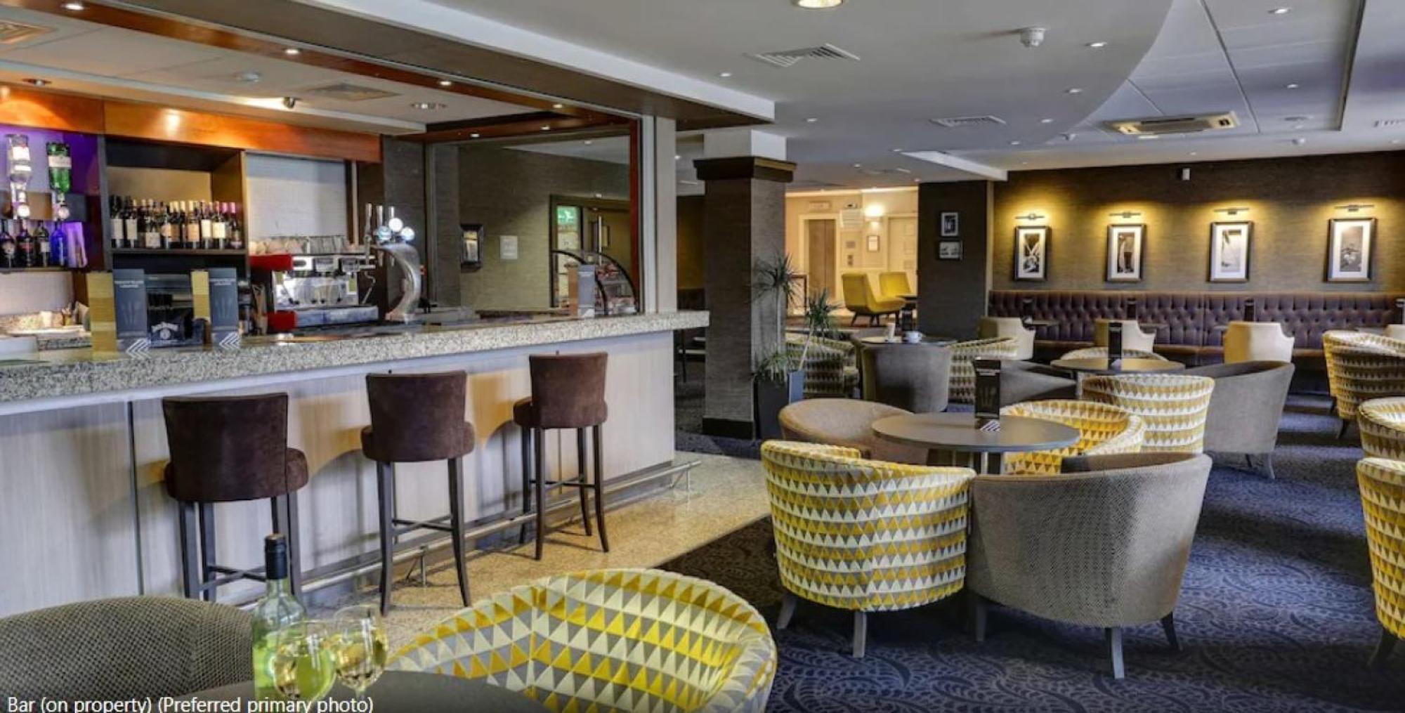אלטרינצ'אם Cresta Court Hotel מראה חיצוני תמונה