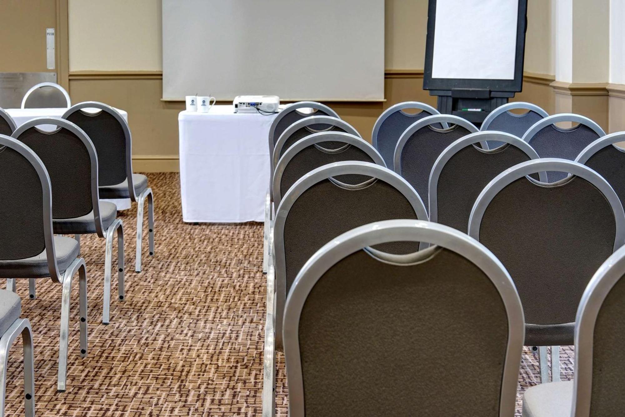 אלטרינצ'אם Cresta Court Hotel מראה חיצוני תמונה
