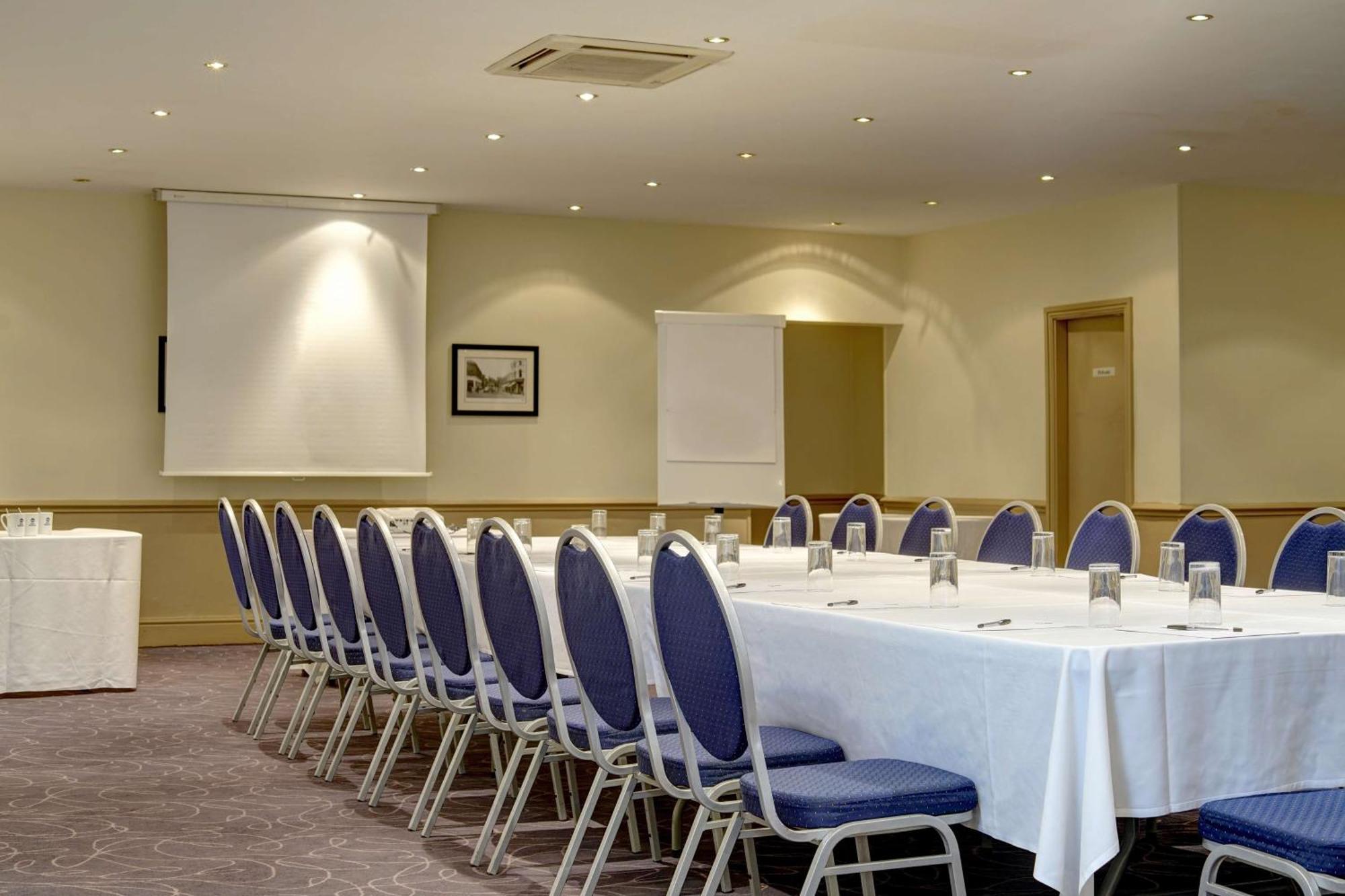 אלטרינצ'אם Cresta Court Hotel מראה חיצוני תמונה