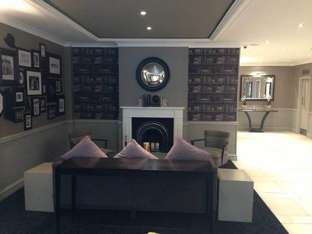 אלטרינצ'אם Cresta Court Hotel מראה חיצוני תמונה